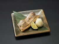 三陸の海の幸の中でも、特に上品な味わいで知られる太刀魚。
ふっくらと柔らかな白身から滲み出る、繊細で優しい甘みをご堪能ください。