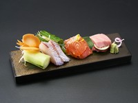 その日一番美味しい旬の魚介を三種盛り合わせでご用意いたします。