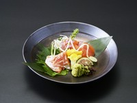 きめ細やかな身質と上品な脂のりが特徴です。口に入れた瞬間に広がる甘みと、とろけるような舌触りはまさに絶品です。