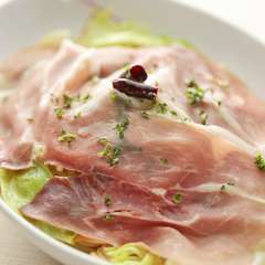 しゃき、しゃき、レタスと生ハムのペペロンチーノ