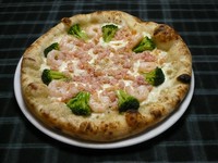 紅ズワイ蟹の身をたっぷりのせて焼き上げました。
下地のソースにはカニみそと特製マヨネーズを合わせて使用しております。
Sサイズのみ米粉生地に変更できます。