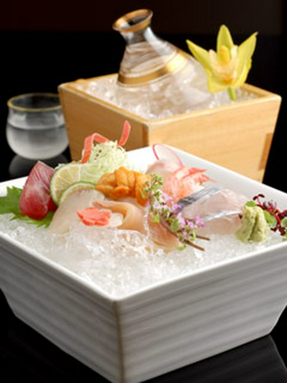 旬のお造り盛り合わせ。旬の素材の味を御堪能下さい。