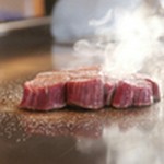 赤身の中でも特に、旨味が濃縮されたランプ肉を200グラムでご提供致します。