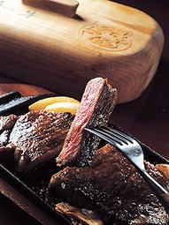 肉汁をギュッと閉じこめた美味なるステーキ