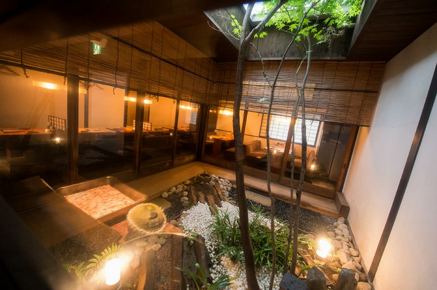 京町屋のイメージで、時間を超えたくつろぎの空間を演出