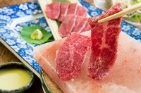 遠赤外線でうまみを逃がさない『佐賀牛ヒマラヤ岩塩プレート焼き』