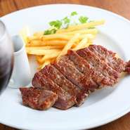 肉の柔らかさを追求したインジェクションミート技術を駆使し、ジューシーでしっかりとした味わいを実現。適度な脂みと赤みのバランスが絶妙で、噛むたびに溢れ出す肉汁と香ばしい香りに食欲をそそられます。