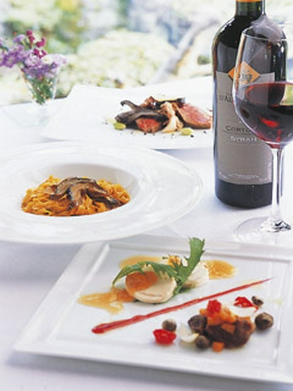 「美濃古地鶏のムースと砂肝のフリット」など