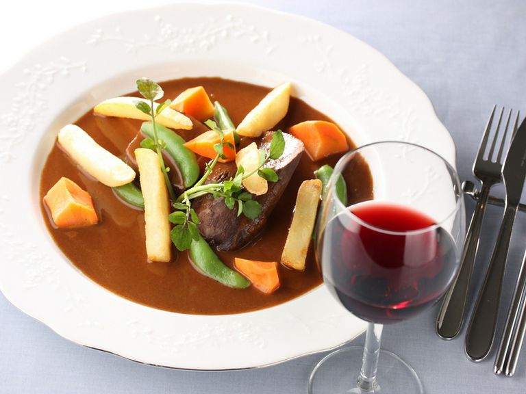 味わい深いソースの『牛タンのポルト酒風味のシチュー』