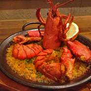 オマール海老のパエージャなど、贅沢な食材もバルという気軽なスタイルで気軽に食べれます。
季節に合わせて様々な食材をスペイン料理で愉しんでいただけます。