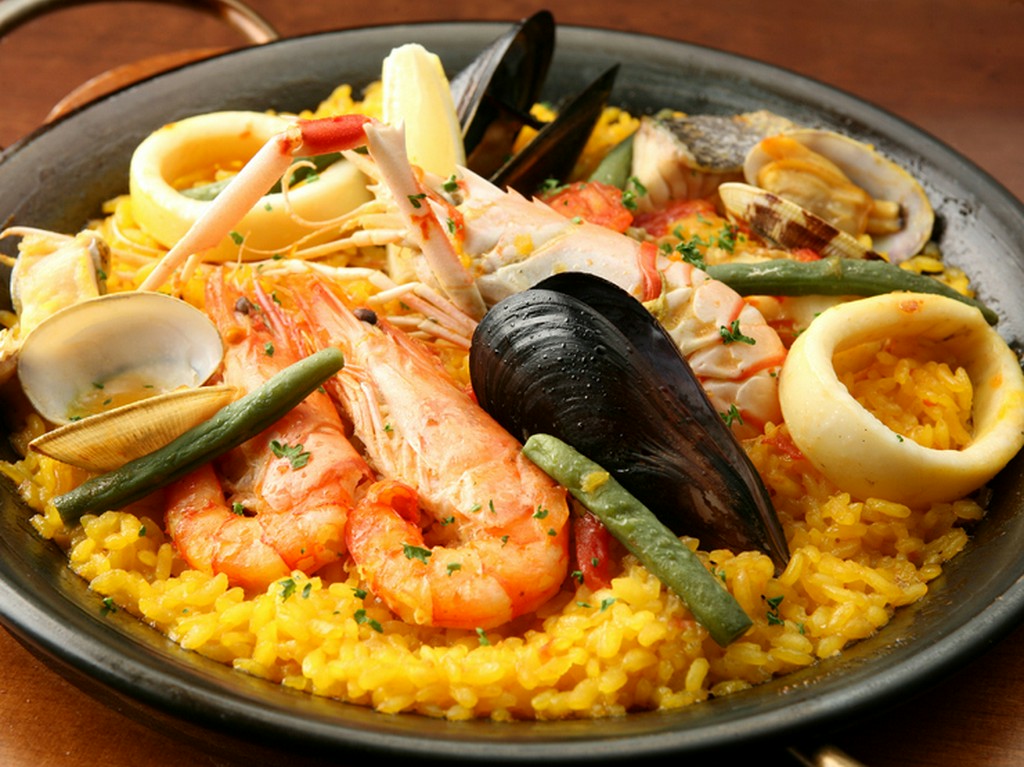 魚介たっぷりのパエージャ　（2人前）