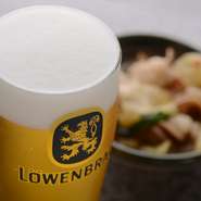 自慢のビールはクリーミーな泡が絶品。その秘密は徹底した洗浄にあります。ビールサーバーは閉店後、毎日欠かさず分解して洗浄。清潔に保たれたビールサーバーが、生ビールの命である美味しい泡をつくり出すのです。