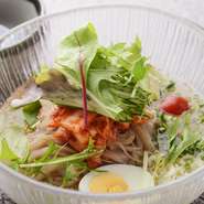 （本場の味！　スープまで飲み干したくなるぞ！）