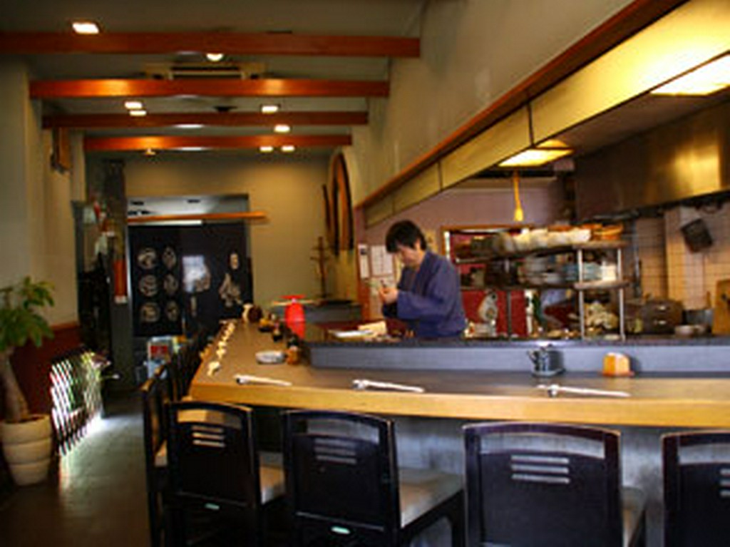 各地の地酒と、料理の融合を目指しゆったりとくつろげます