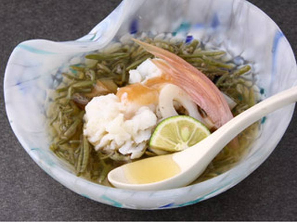 生じゅんさいととこぶしの酢の物