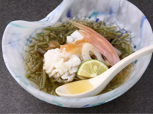 生じゅんさいととこぶしの酢の物