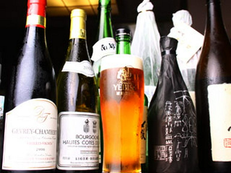 各地の地酒は50種類以上、焼酎は30種類と豊富