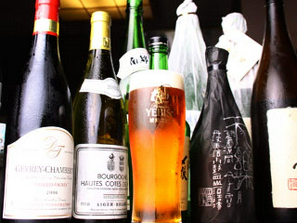 各地の地酒は50種類以上、焼酎は30種類と豊富