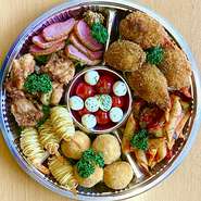 例　ペンネアラビアータ、アランチーニ、カプレーゼ、地鶏の唐揚げ、合鴨のスモーク、蟹クリームコロッケ、海老のポテトロールまた、ご予算ご要望、承っております。お気軽にご相談下さいませ。