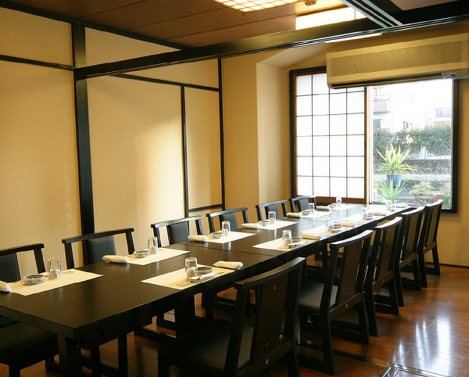 本店「 居食倶楽部　旬家」では、椅子席もご用意致しております