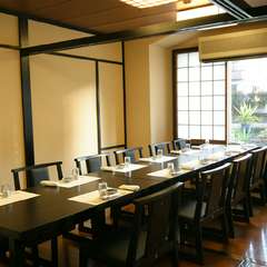 本店「 居食倶楽部　旬家」では、椅子席もご用意致しております