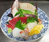 基本 前日迄の要予約となっております。
お電話にてご予約の上、ご利用くださいませ。
※ 減塩・減糖・アレルギーの方用お弁当もございます


