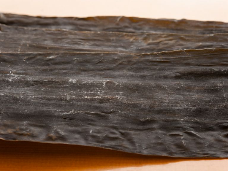 こだわりの出汁は昆布、サバ節、ウルメ節を素材に