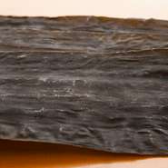 昆布は北海道道南の黒口浜産の昆布を使用。黒口浜の昆布は濃くてしっかりとした深い味わいが特徴。サバ節、ウルメ節は枕崎産。脂の加減がちょうど良く昆布ともマッチ。これらの素材から【今井】の出汁は生まれます。