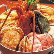 メニューには「ちゃんこ鍋2人前14000円」とあるが、写真の通り優に4人前の盛り