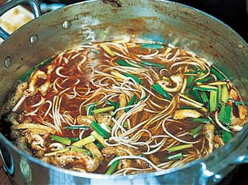 ハフハフの後は太めの半田素麺をズズイッと。