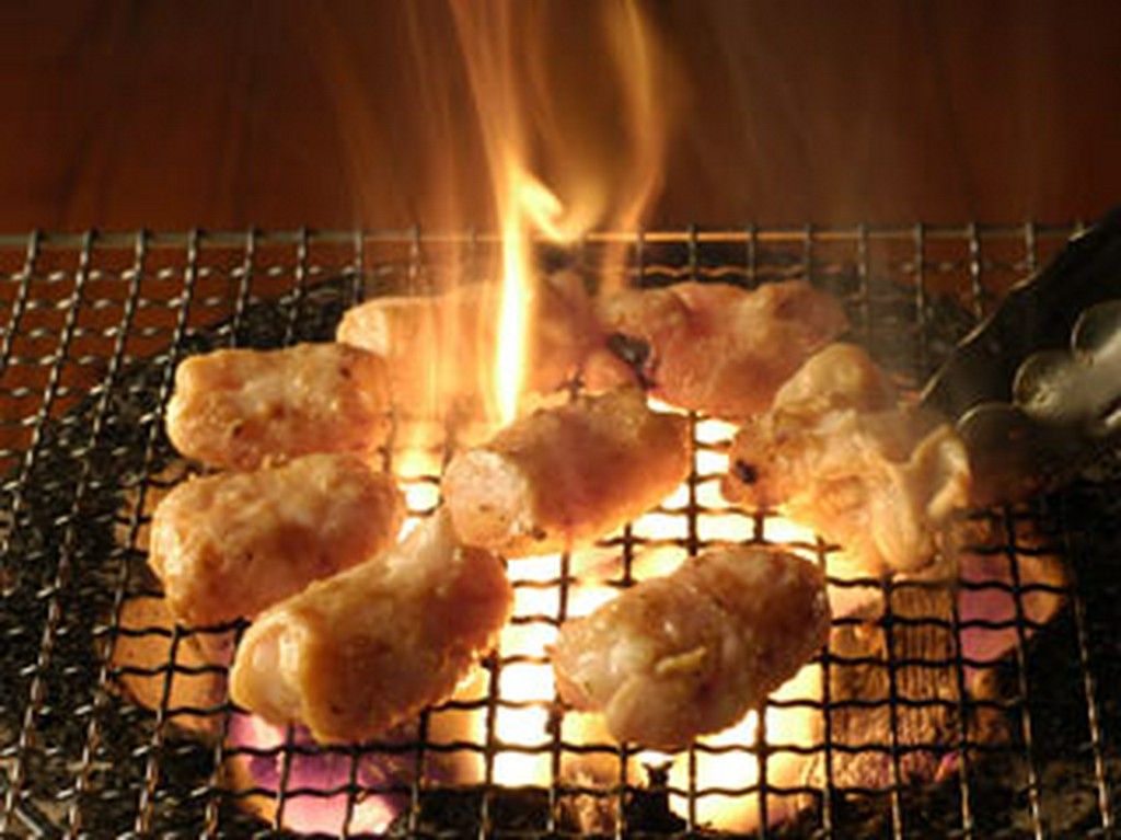 新鮮・名物！厚木シロコロホルモンを七輪でどうぞ！！