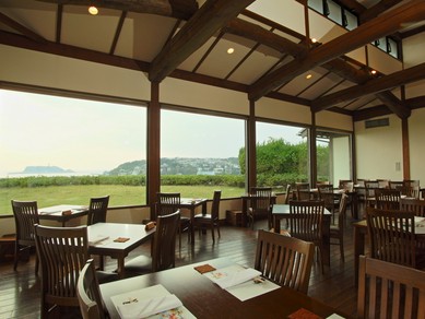 大切な日に、テーブル席でゆっくりと会食を