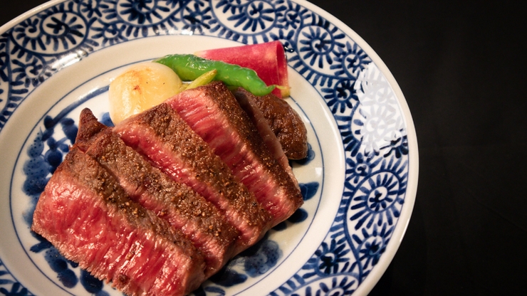 [คอร์สเนื้อวัว เนื้อวัวญี่ปุ่นสายพันธุ์แบล็ค ที่คัดสรรมาอย่างพิถีพิถัน] <รวม 7 จาน> เพลิดเพลินกับวัตถุดิบตามฤดูกาล เช่น เนื้อวัว เนื้อวัวญี่ปุ่นสายพันธุ์แบล็ค ส่วนสะโพกที่คัดสรรมาอย่างพิถีพิถัน และปลาเทปันยากิเนื้อขาว