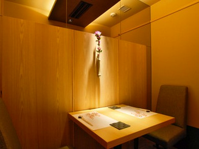 六本木でのディナー、デートでのご利用に。2名様専用個室もあり
