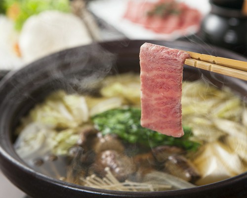 とろとろの牛の角煮と共に『黒毛和牛の牛炊きしゃぶ鍋』
