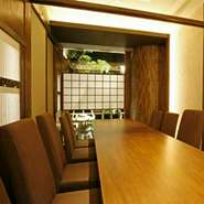 テーブル席の完全個室
4名部屋と6名部屋に仕切ることができます。