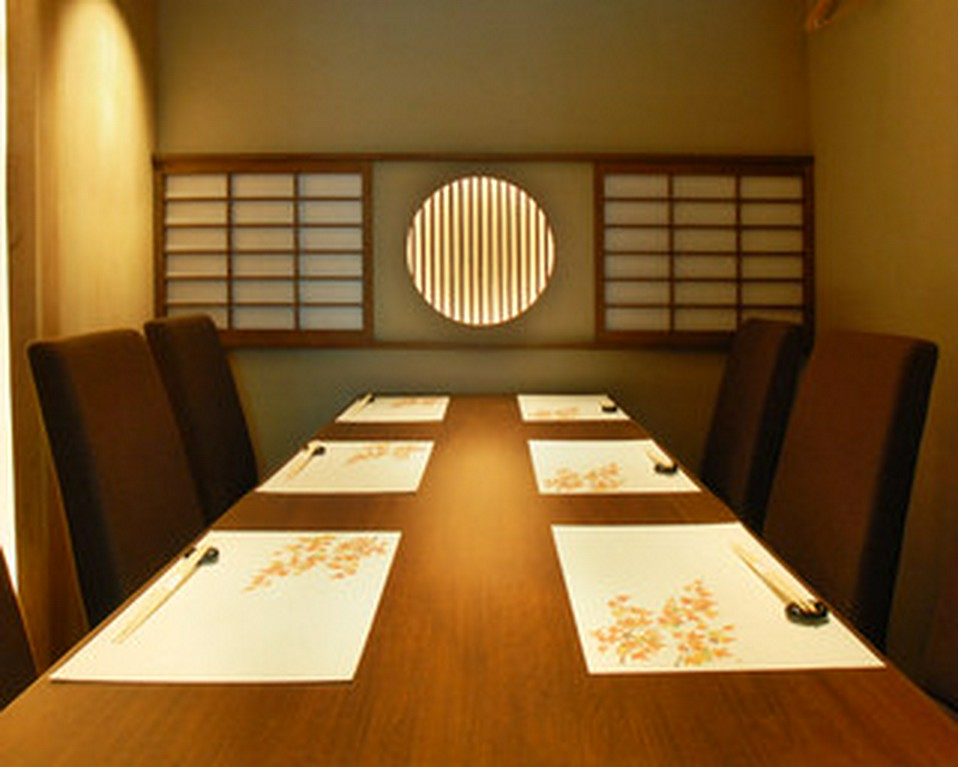 テーブル又は掘りごたつの個室で
