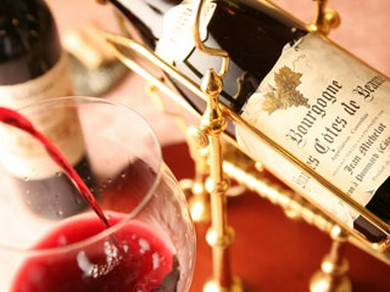 こだわり抜いたセレクトワイン。ワインバーとしてもおすすめ。