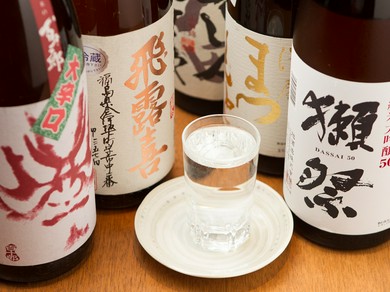 豆腐料理にぴったりな、全国から取り寄せた6種の酒