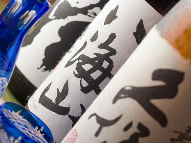 常時10種類。日本酒は季節毎に仕入れる内容を変えています。