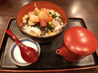 当社オリジナルの地元海鮮丼！
「元祖ぬまづ丼」の進化系バージョンです。
〆のダシ汁付き