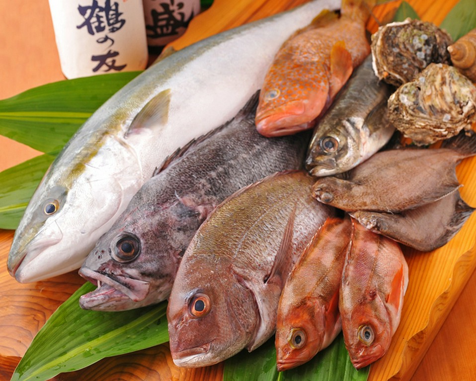 新潟県佐渡が島と村上より直送。旬の天然地魚いろいろ