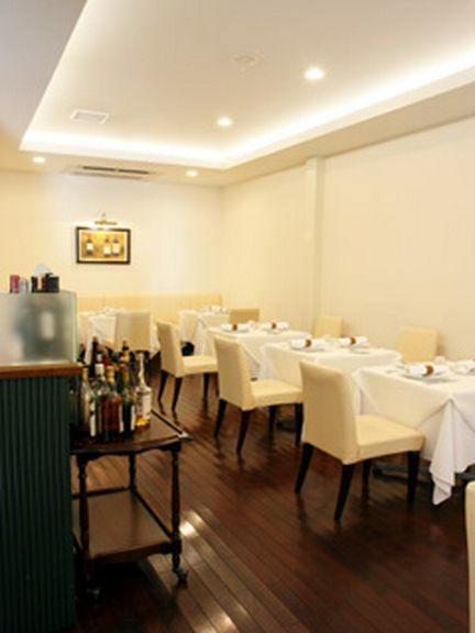 落ちつける雰囲気。白を基調とした店内は清潔感たっぷり。