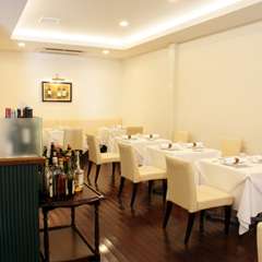 落ちつける雰囲気。白を基調とした店内は清潔感たっぷり。