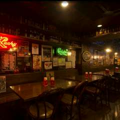 カントリーミュージックが流れるアメリカンな雰囲気の店内