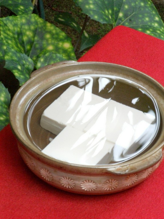 100％国産大豆と湧水を使用した伝統の豆腐