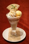 人気のロイヤルミルクティーをそのままプリンにしてパフェにしちゃいました！