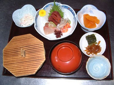 落ち着いた雰囲気で楽しむ和食