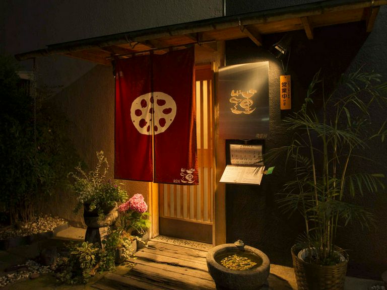 大人に愛される路地裏の静かな店