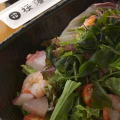 魚貝と海草のサラダ　桜藩ドレッシング